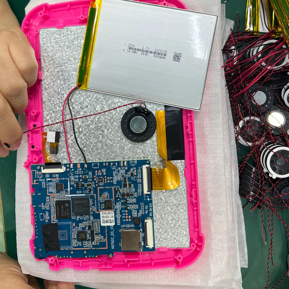 تابلت للأطفال BDF مقاس 7 بوصات يعمل بنظام أندرويد و13، وذاكرة وصول عشوائي 4 جيجابايت وذاكرة قراءة فقط 64 جيجابايت، وواي فاي سعة 1